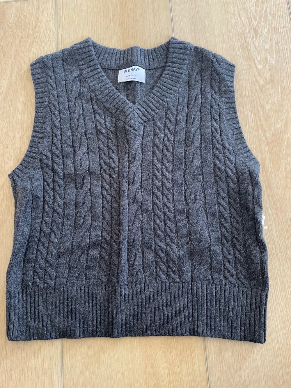 Old Navy women’s  Cable-Knit V-Neck Sweater Vest - Charcoal Gray